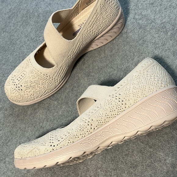Skechers Relaxed Up Lifted Knit Shoes Womens Size 9 Ivory Maryjane Comfort - Picture 11 of 12